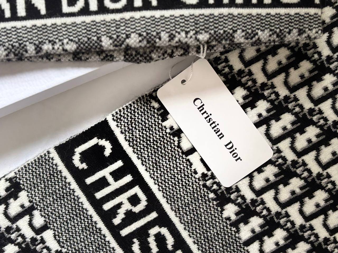 Black & White Hat & Scarf Gift Set