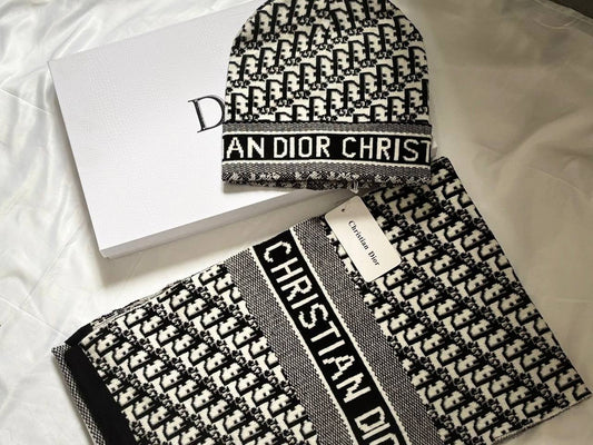 Black & White Hat & Scarf Gift Set