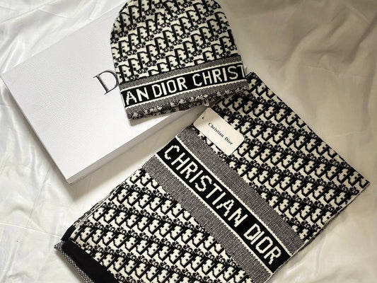 Black & White Hat & Scarf Gift Set